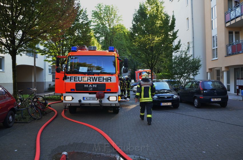 Feuer 2 Koeln Hoehenberg Muenchnerstr P252.JPG